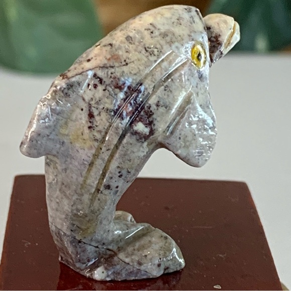 Miniature DOLPHIN Stone Carving Mini Figurine Grey Steatite Soapstone Animal 1.5 - Picture 7 of 13